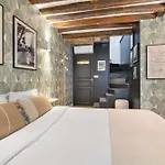 Historical Apartment In The Heart Of Paris -6